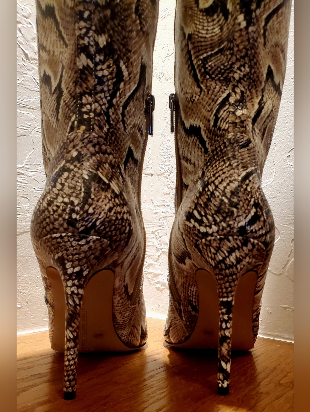Vince Camuto Fendels Snakeskin Leather Over The Knee 4.25" High Heel Boots Sz 10 - Picture 5 of 14